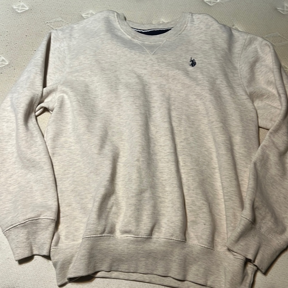 I’m selling this nice sweater and it’s a size Large